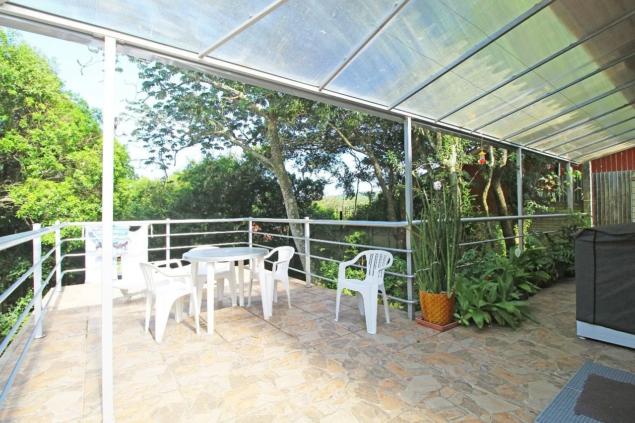 Imagem Duas casas em meio a muita natureza