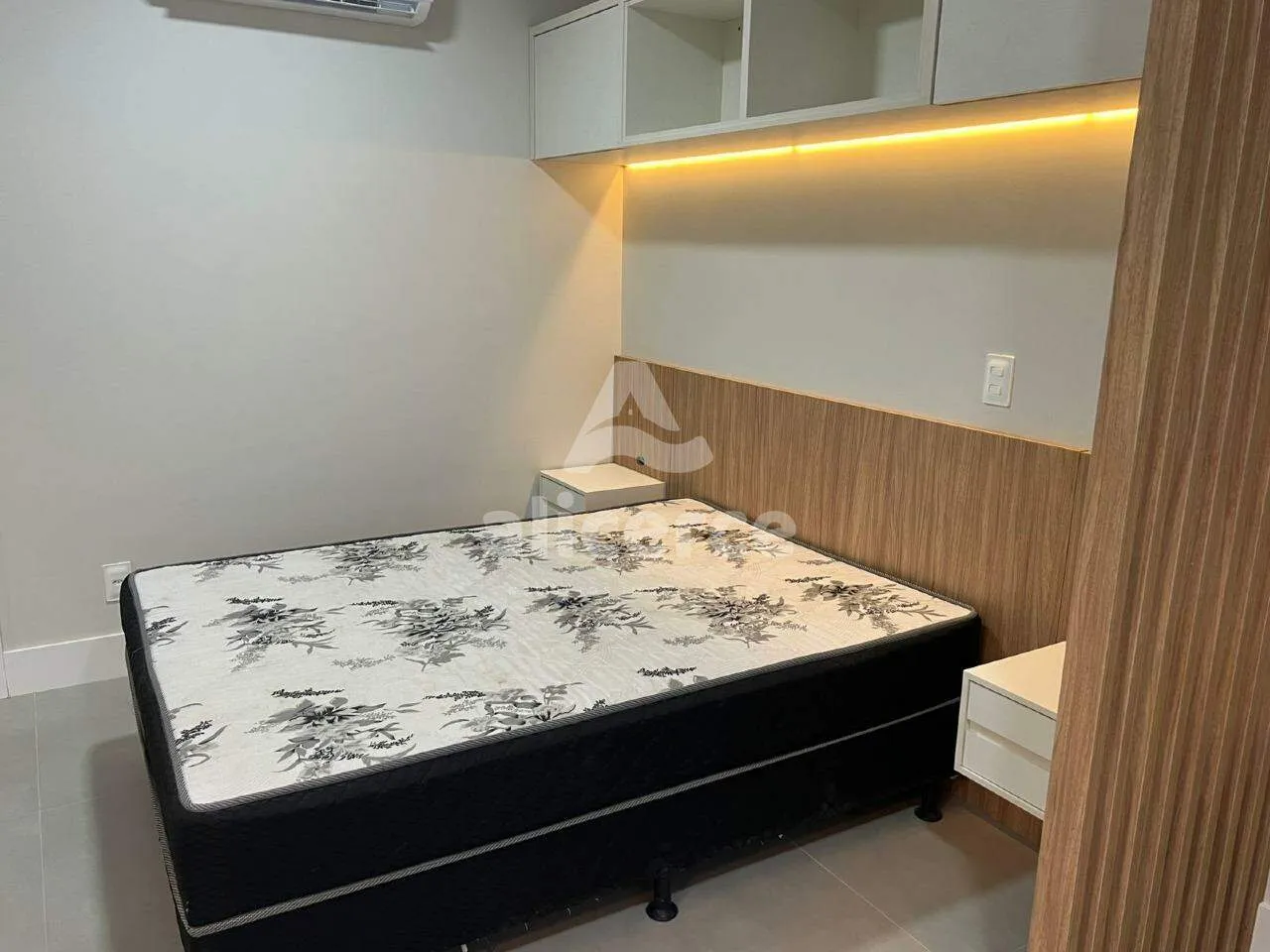 Imagem Studio Mobiliado com Churrasqueira e Garagem em Condomínio Completo no Campeche