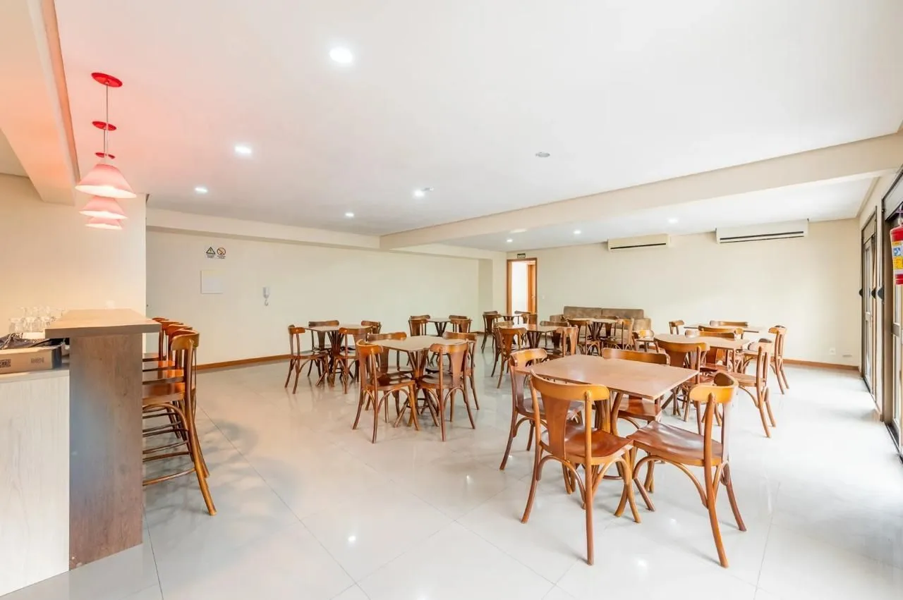 Imagem Apartamento de 2 dormitórios 1 suíte e 2 vagas no Petrópolis.