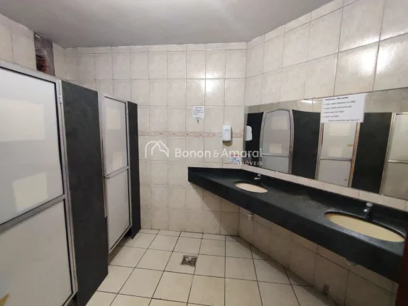 Imagem Galleria comercial à venda no centro de valinhos, varias salas, estacionamento subsolo
No piso tér...