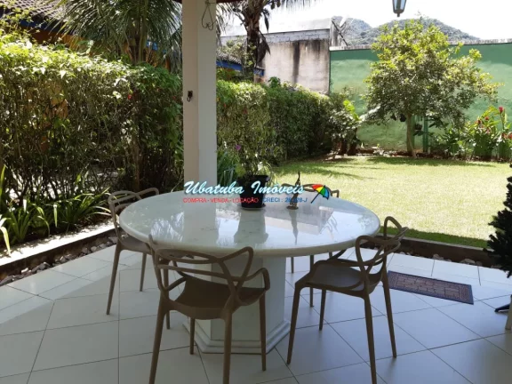 Imagem Excelente casa com piscina em condomínio fechado com 03 suítes