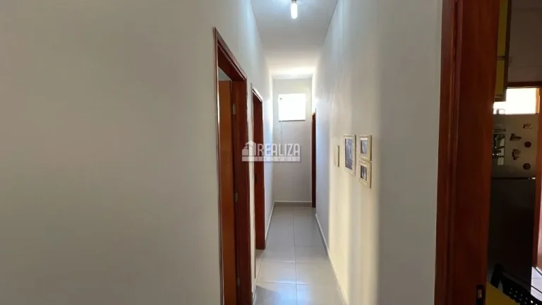 Imagem Casa à venda no bairro Jardim Espanha, Uberaba - 3 dormitórios, 2 banheiros e área de lazer!
