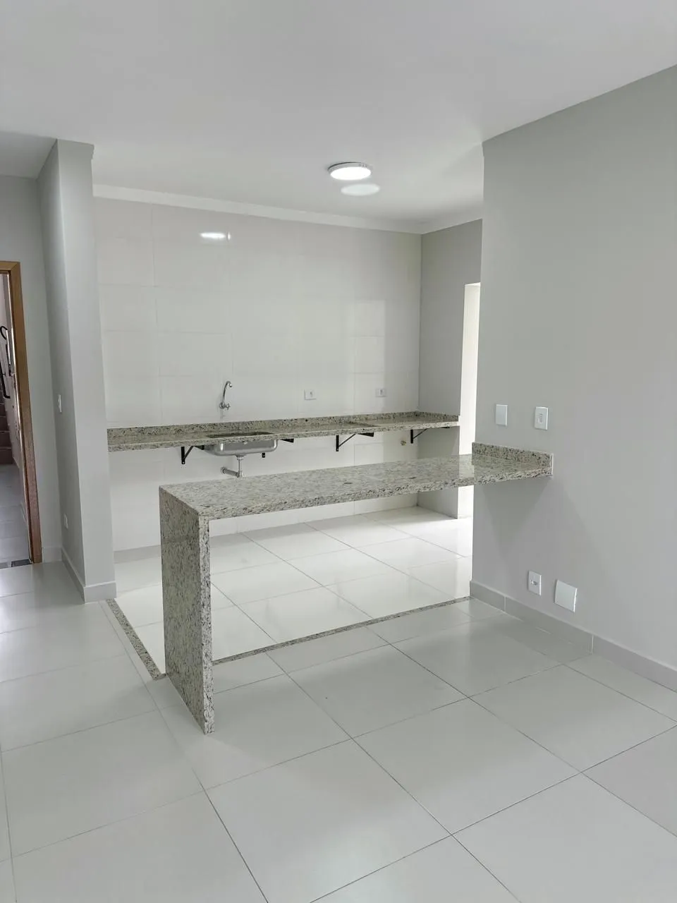 Imagem Apartamento novo com 2 dormitórios( 1 suíte) com 73 m2 no Crispim