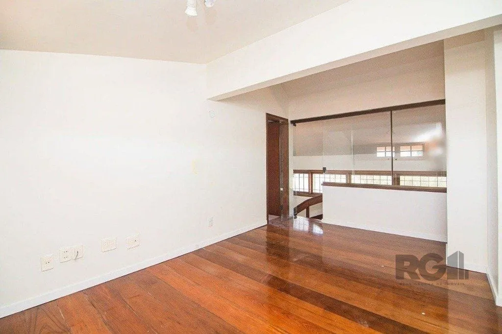 Imagem Casa para Venda - 443m², 3 dormitórios, 4 vagas - Alto Petrópolis