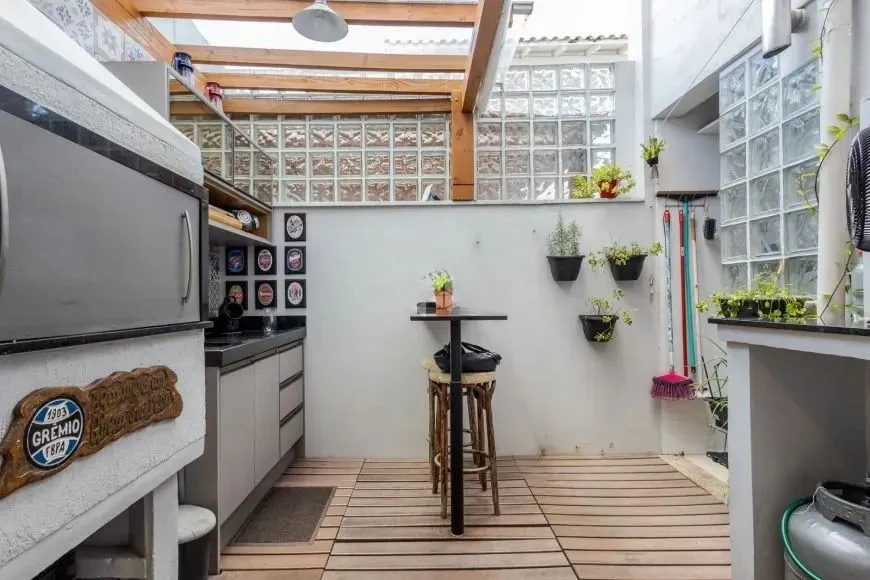 Imagem Casa semimobiliada, com churrasqueira, 3 suítes e 2 vagas no Jardim Itu Sabará
