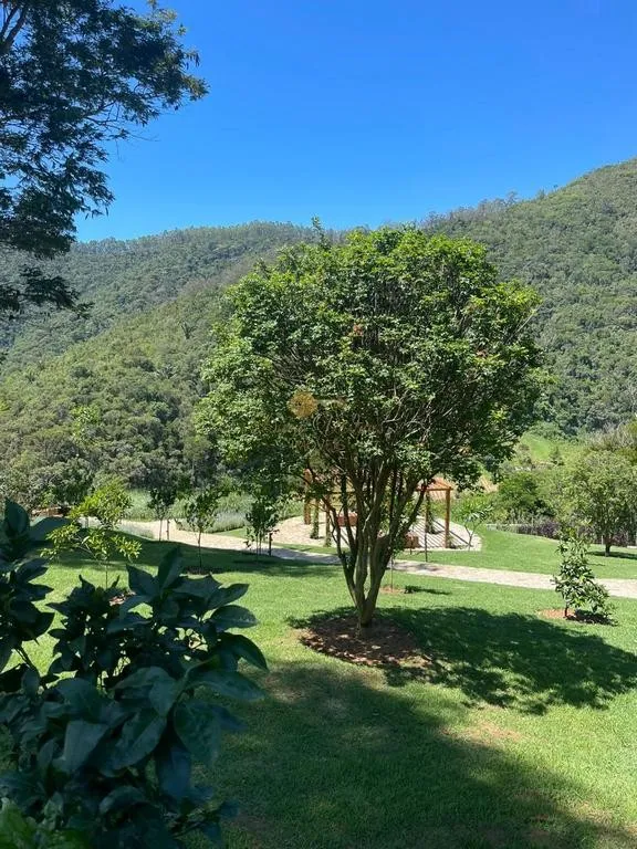 Imagem Terreno em Condomínio para Venda em Teresópolis / RJ no bairro Vale Alpino