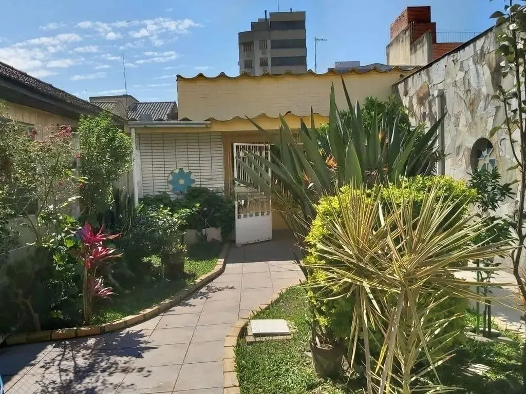 Imagem Casa com 4 dormitórios no bairro Passo da Areia