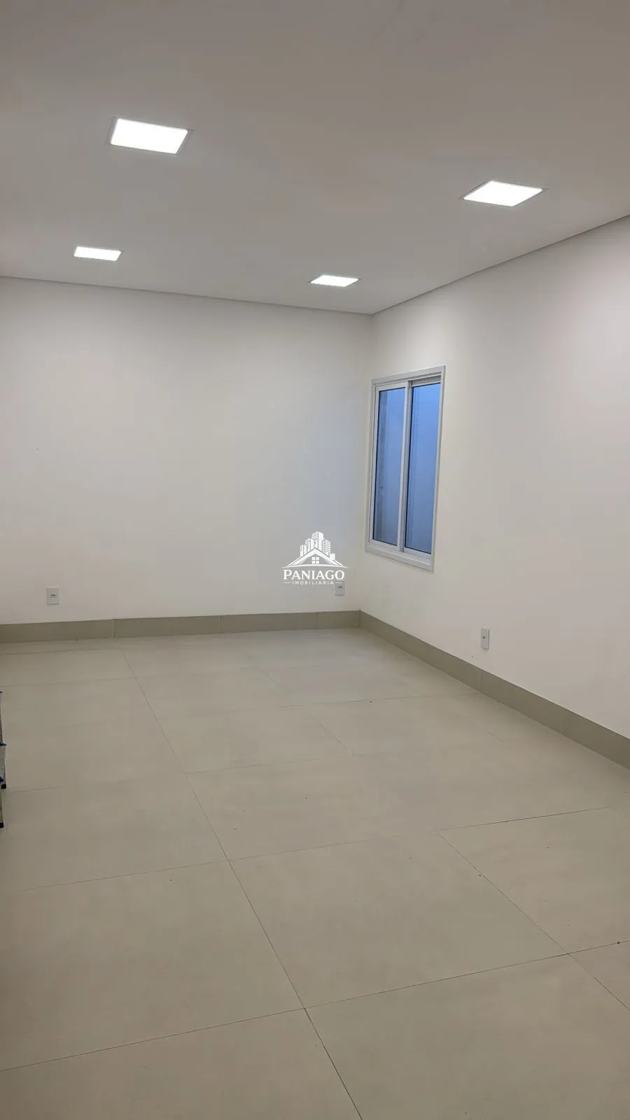 Imagem Salas Comerciais para Locação | 40 m² com Dois Ambientes e divisória interna