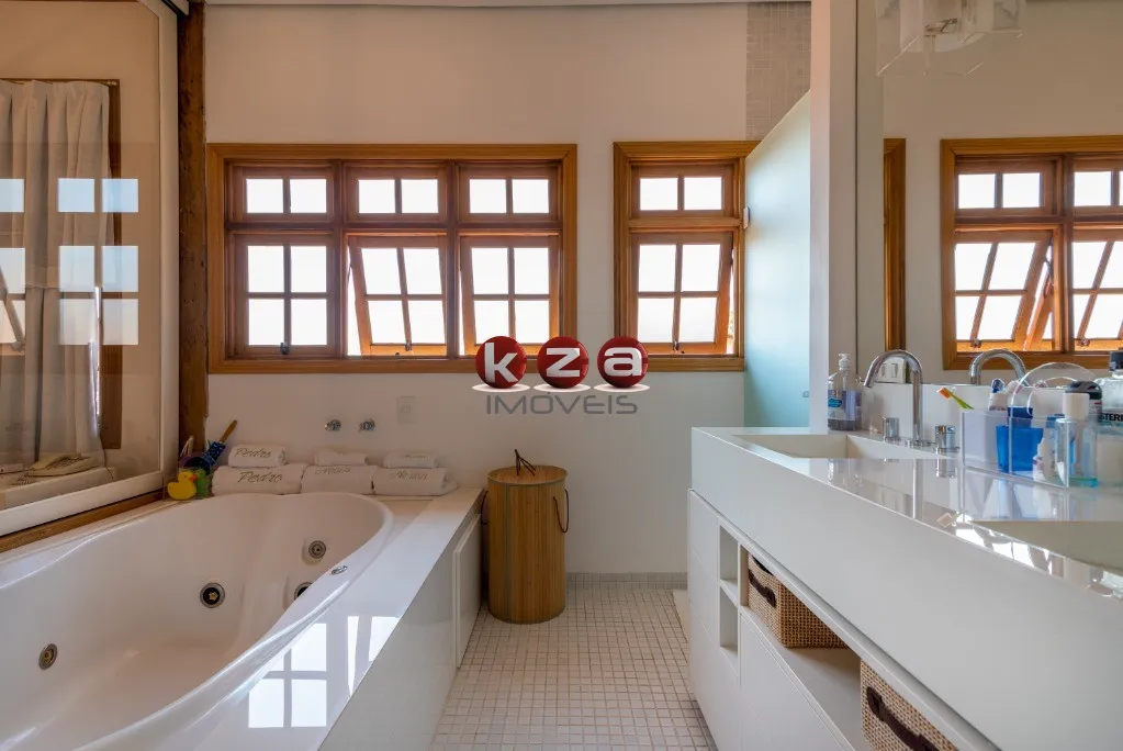 Imagem Luxuosa casa em condomínio à venda em Barueri-SP, Condomínio Morada dos Pássaros: 4 quartos, 4 suítes, 3 salas, 6 banheiros, 6 vagas, 1.120m².