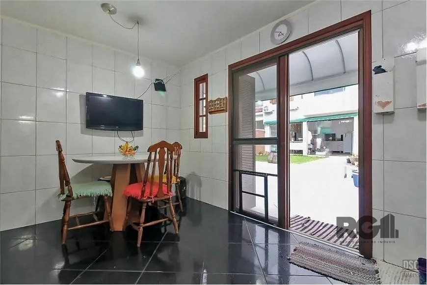 Imagem Casa de 285m² - 4 dormitórios, 4 vagas no bairro Bom Jesus