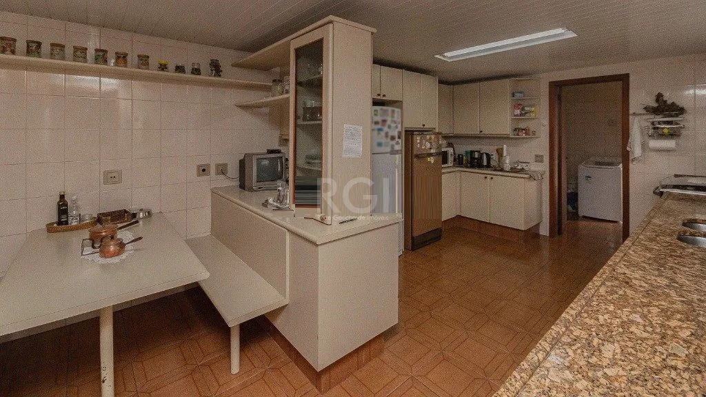Imagem Casa para Venda - 300m², 3 dormitórios, sendo 1 suites, 4 vagas - Chácara das Pedras