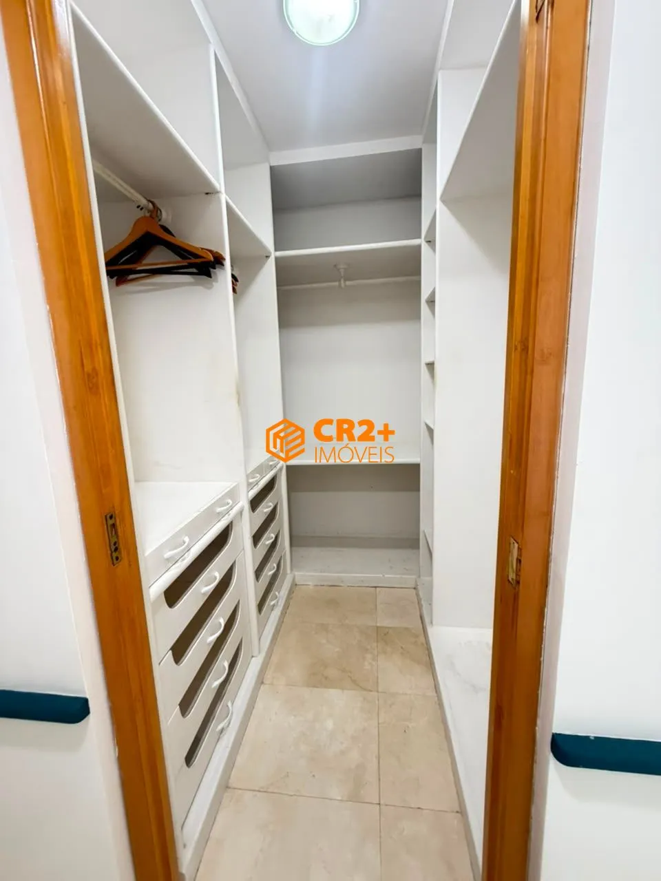 Imagem Vendo excelente cobertura em candeias, com 5 quartos, 3 vagas de garagem, condom