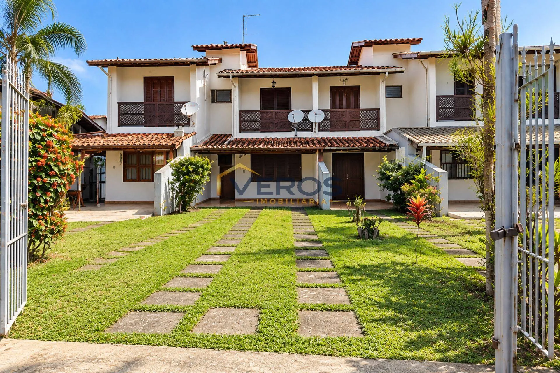 Imagem Casa em condominio 3 quartos venda 600m da praia do Indaiá em Caraguatatuba