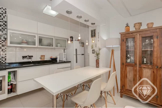 Imagem Casa de condomínio com charme, conforto e excelente padrão no bairro Ipanema

Esta residência de ...