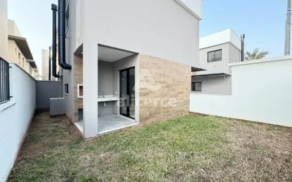 Imagem Sobrado em Condomínio Fechado - 2 Dormitórios sendo 2 Suítes - com Vista para o Morro do Cambirela - Nova Palhoça