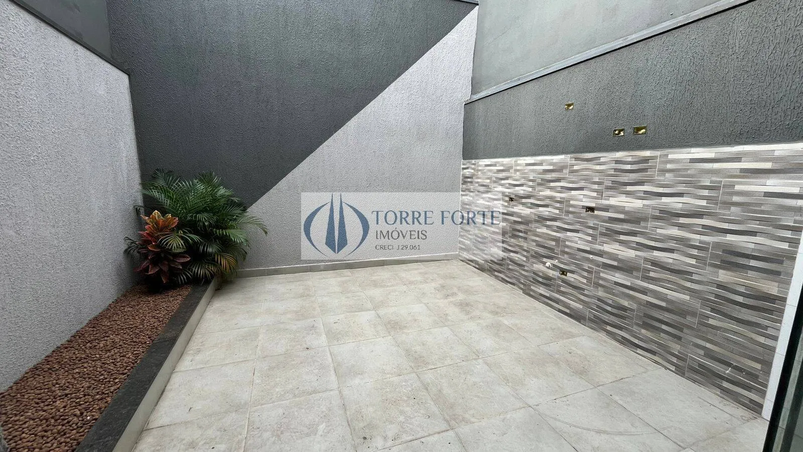 Imagem Casa sobrado novo, com 120m² em rua tranquila na Vila Canero