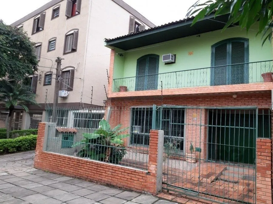 Imagem Casa de 130m² com 3 dormitórios no bairro Jardim Botânico.
