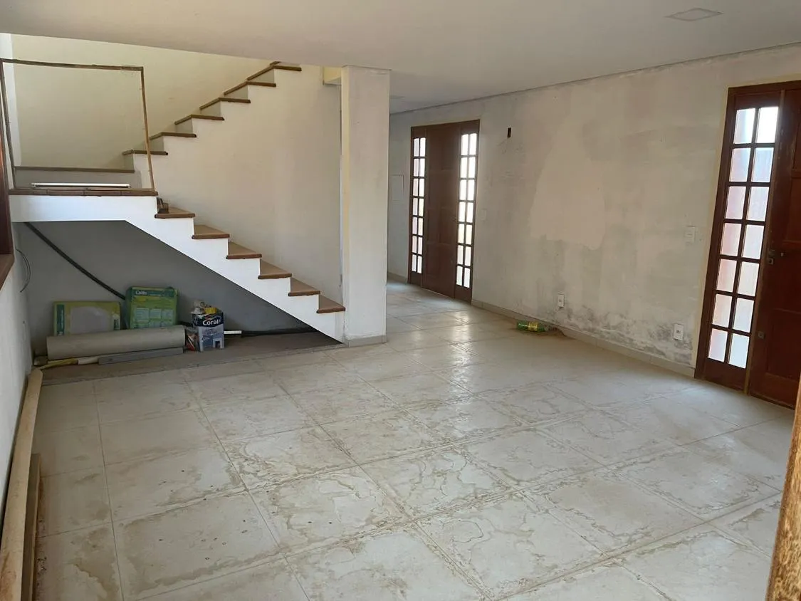 Imagem Vendo uma excelente casa em Crucilândia/MG ( valor 500.000,00 )