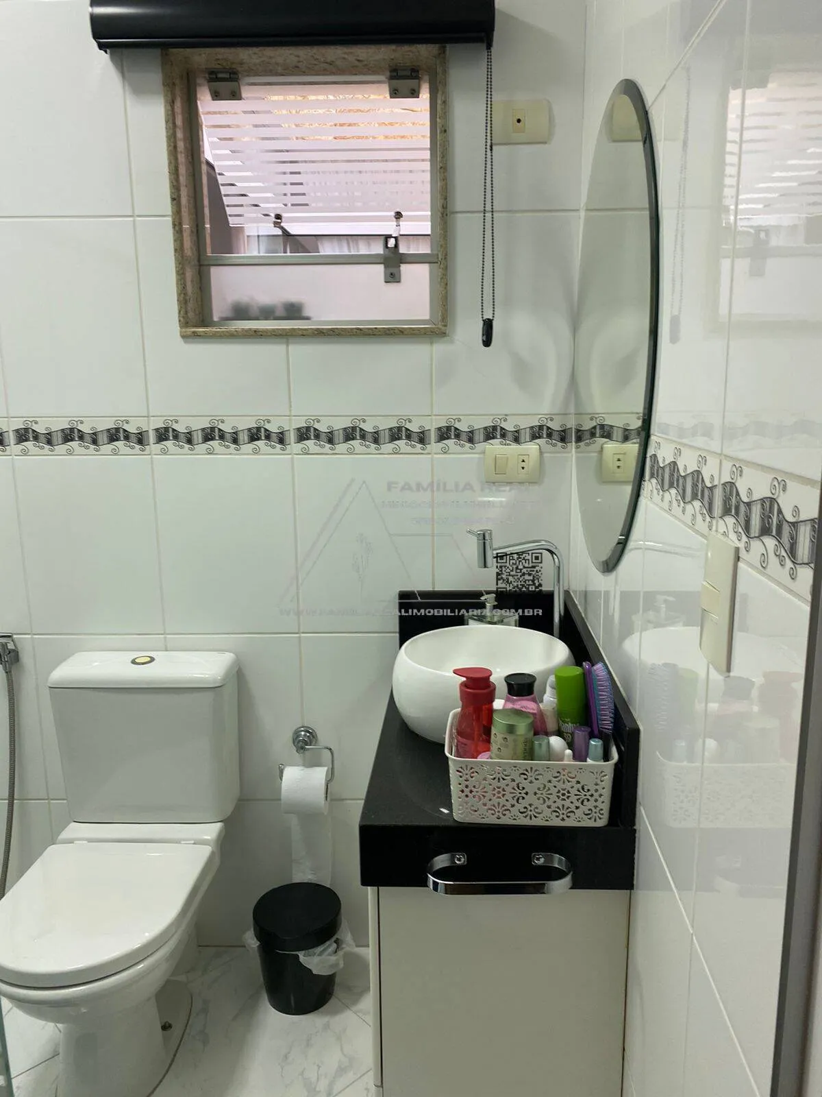 Imagem CASA ASSOBRADADA COM COMERCIO, PARA VENDA, NA CHÁCARA SANTO ANTÔNIO.