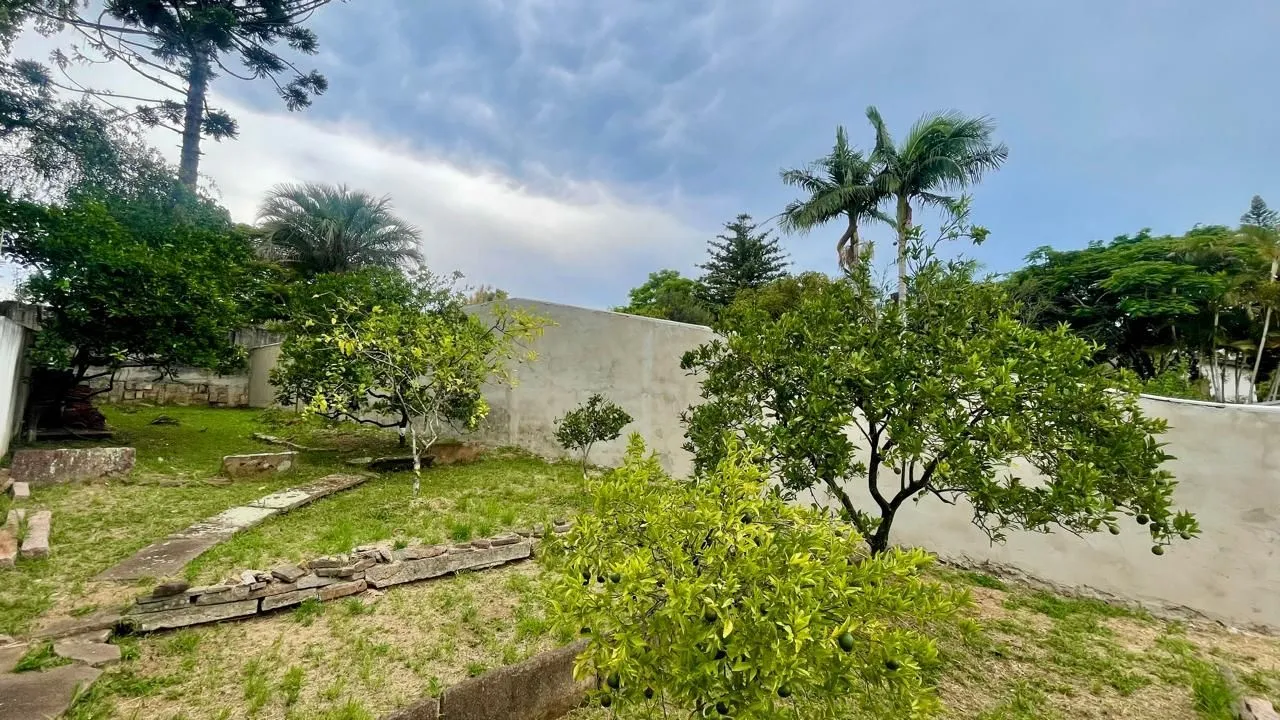 Imagem Terreno em área nobre com casa averbada e árvores frutíferas
