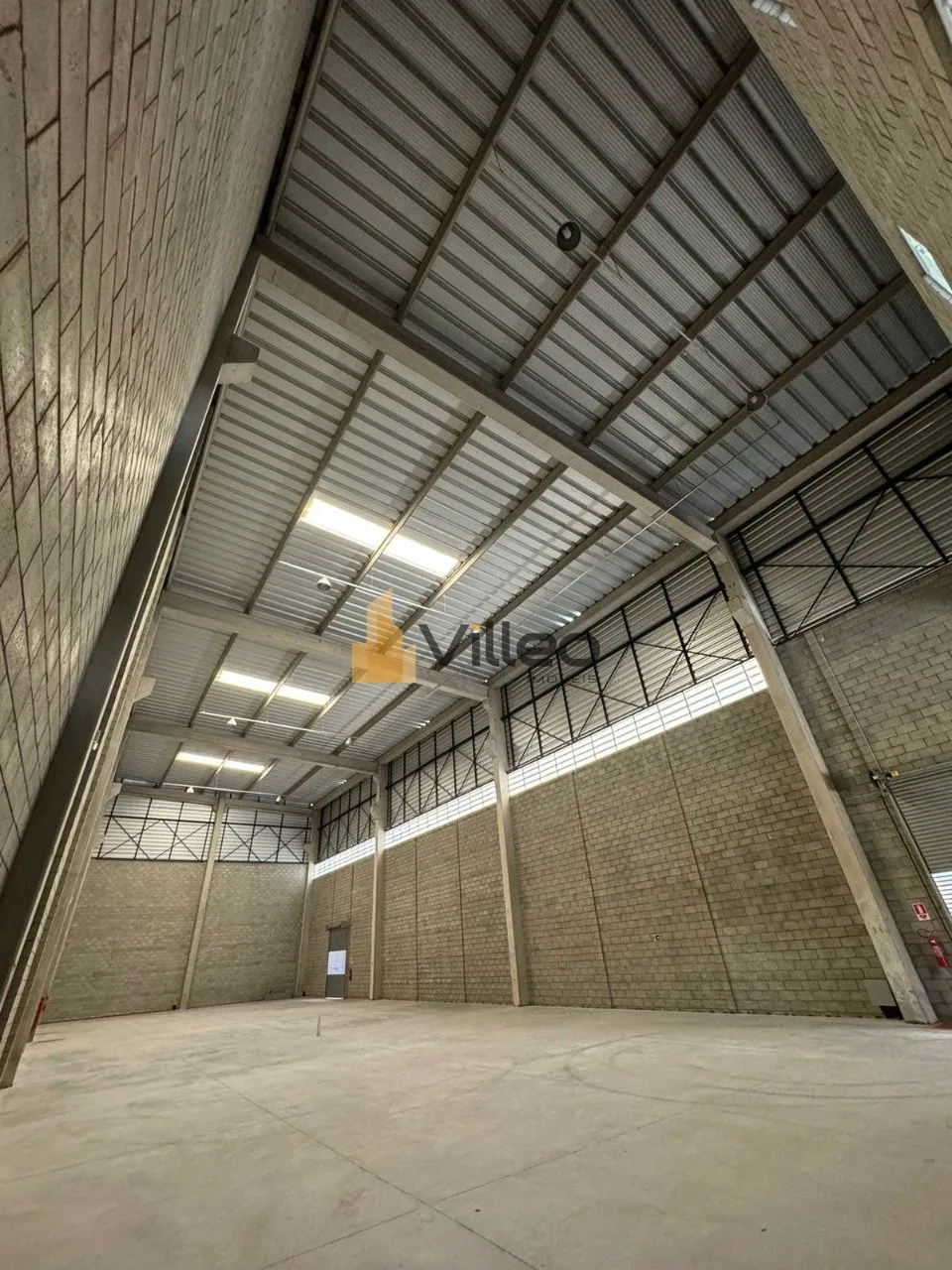 Imagem Oportunidade única para o seu negócio! Este galpão com área privativa de 747,5 m² está localiz...