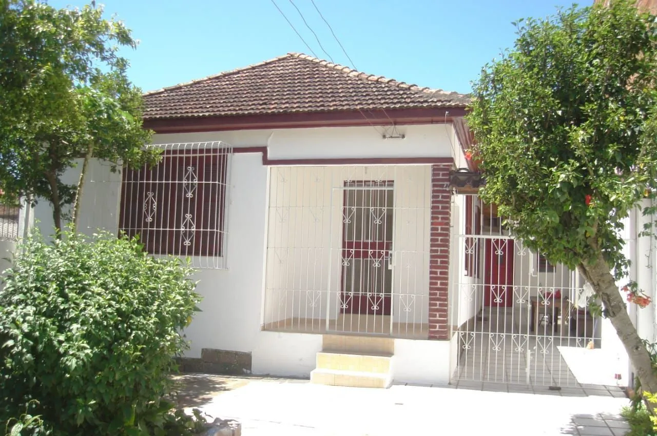 Imagem Vende Casa térrea com ótimo pátio - Ótima localização próximo do Hospital Conceição, supermercados, escolas, shopping