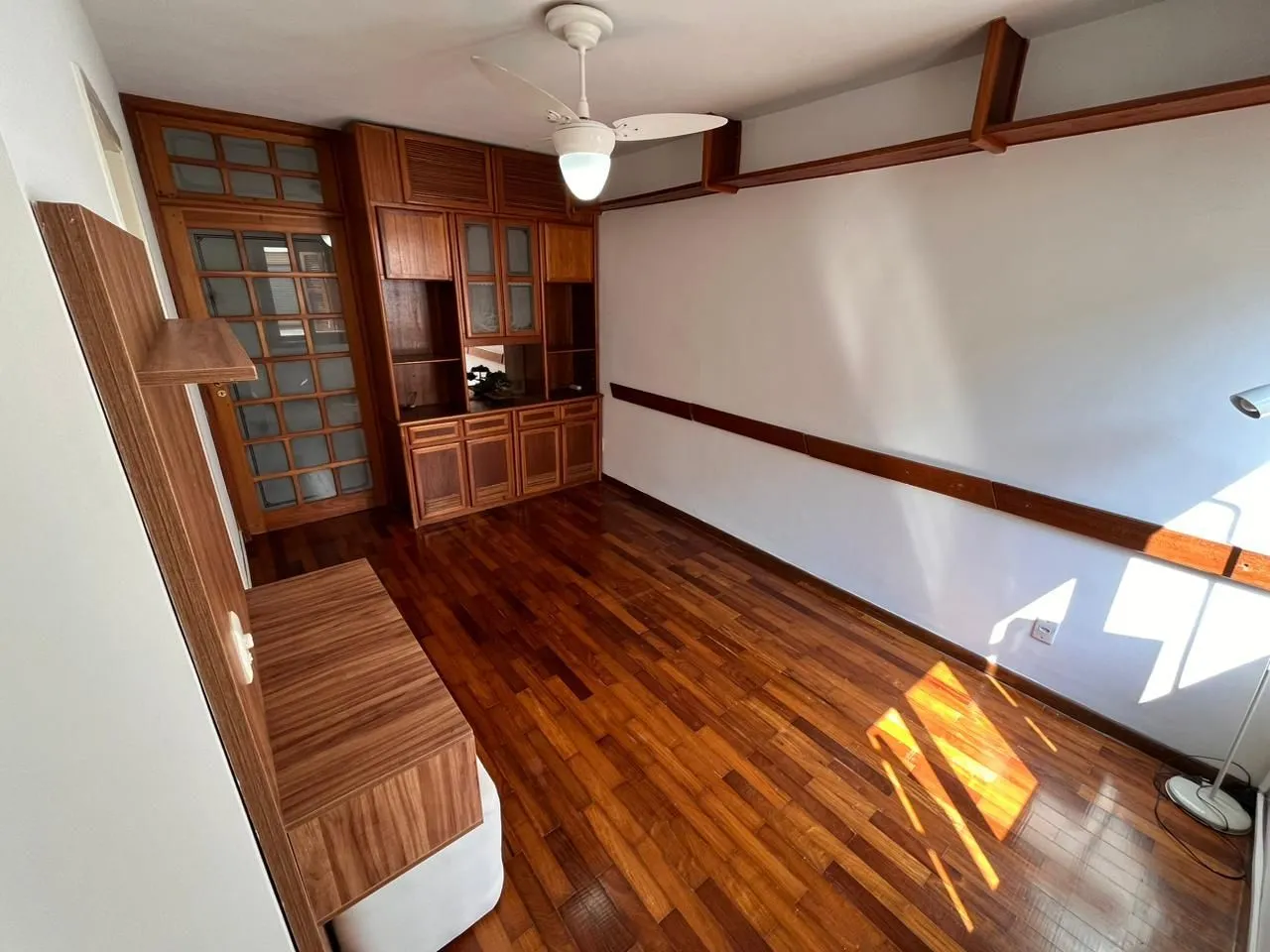Imagem Apartamento de dois quartos e uma vaga de garagem no bairro Petrópolis em POA/RS
