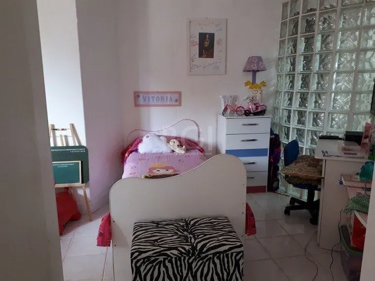 Imagem Casa com 4 dormitórios no bairro Vila Nova