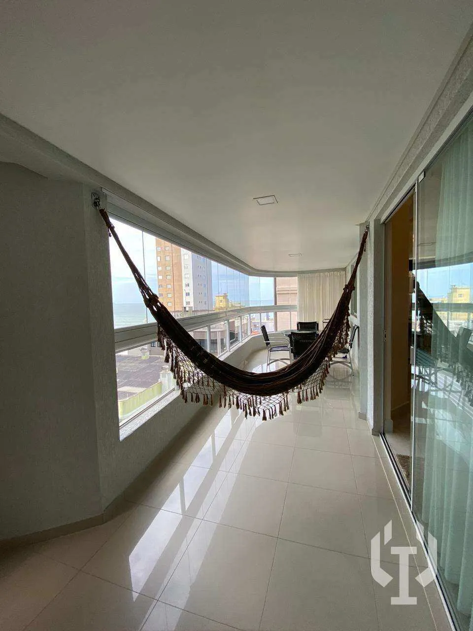 Imagem Apartamento para alugar em Itapema, Meia praia, com 4 quartos, 120m2