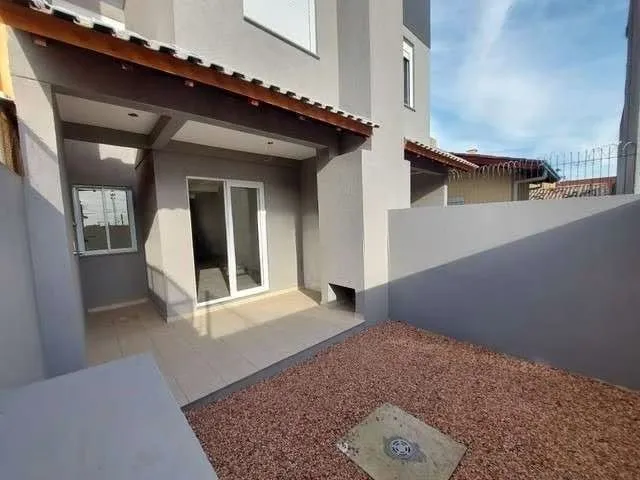 Imagem Casa a venda com 3 dormitórios no bairro Guarujá