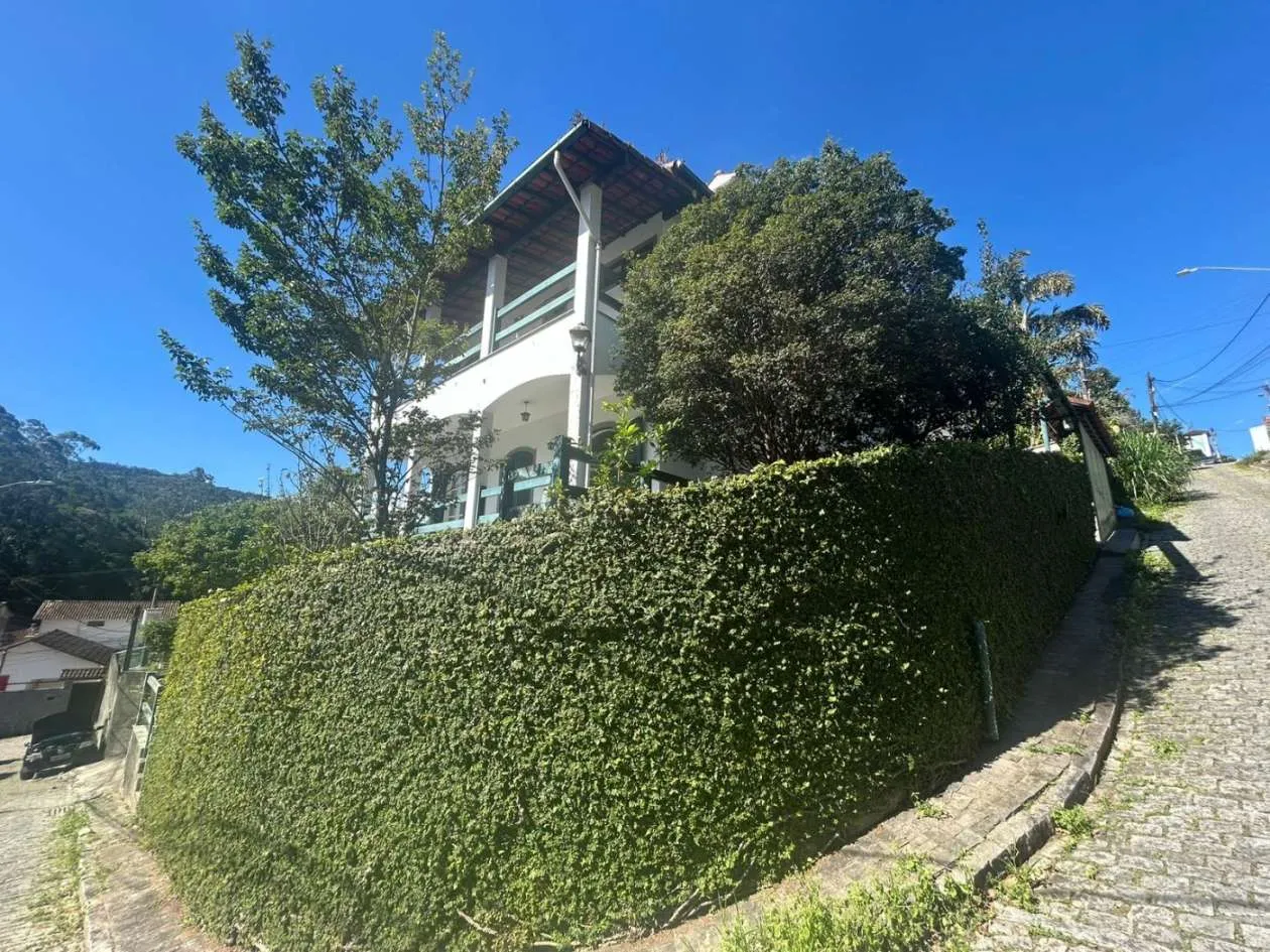 Foto do imóvel Casa para Venda em Petrópolis / RJ em Rua André Lepsch