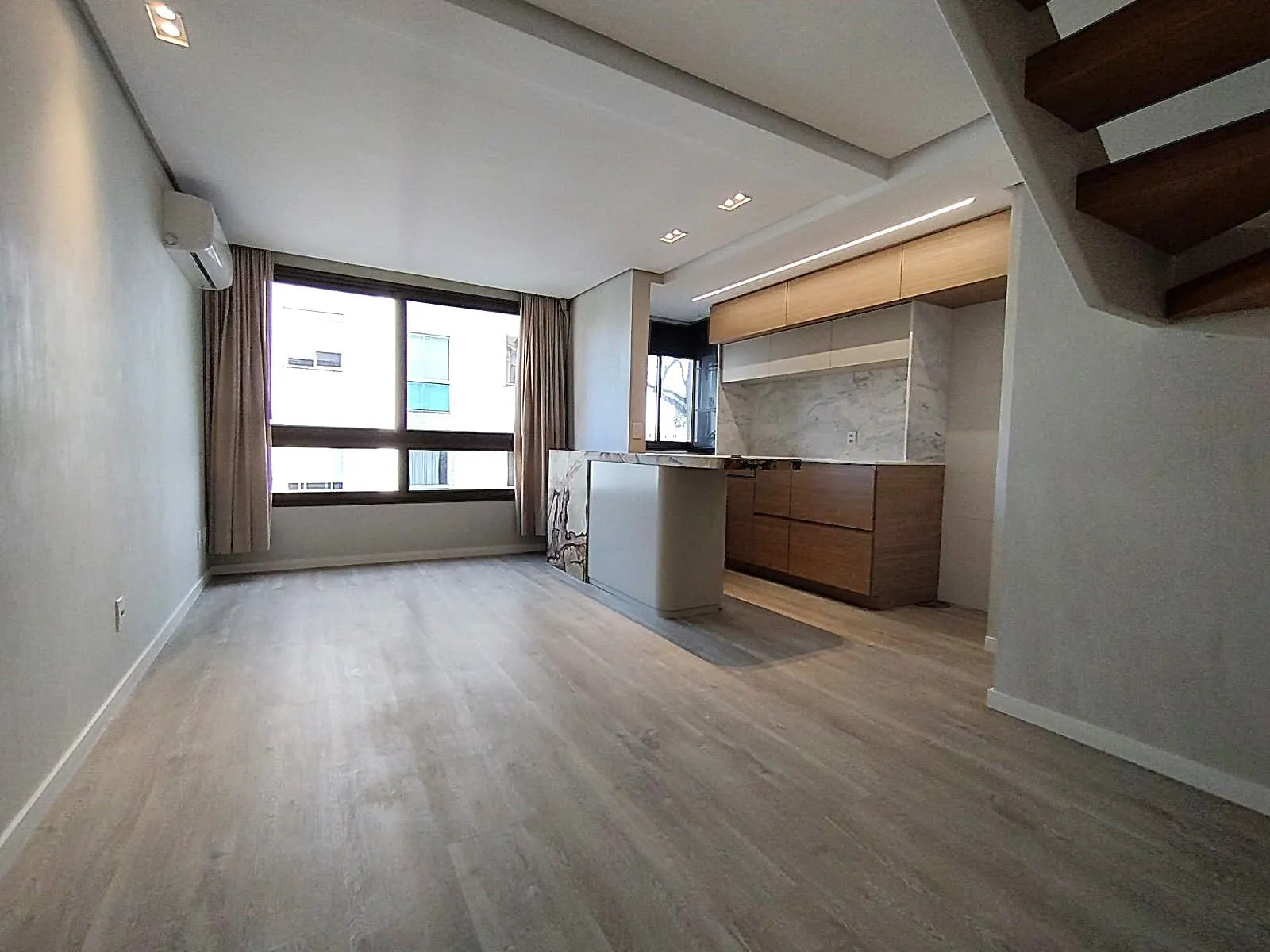 Imagem Lindo Duplex 2 dormitórios todo reformado na Dona Laura