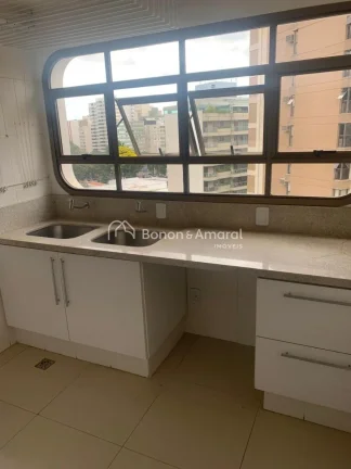 Imagem Apartamento espaçoso com 198m² em andar alto, muito bem iluminado pelo sol da manhã. Possui livin...