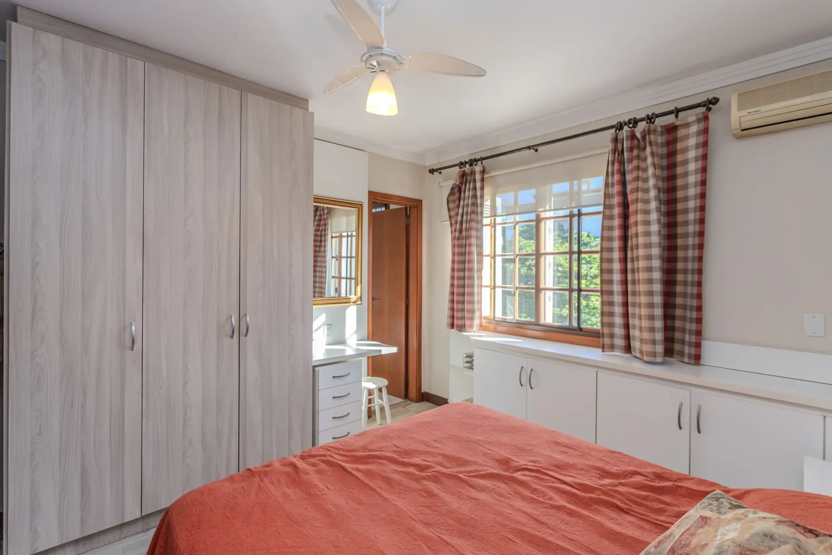 Imagem Casa sobrado no bairro Chácara das Pedras de 3 dormitórios e 2 vagas
