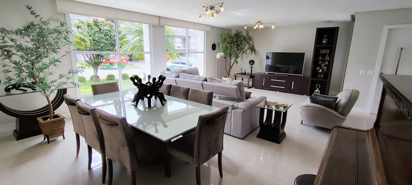 Imagem Casa em condominio fechado em Santa Feicidade. Amplo terreno