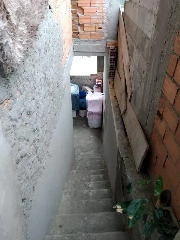 Imagem VENDA DE CASA NO MIRANTE, EM ARUJÁ/SP, 125m² com 02 casas, 03 dormitórios, sala, cozinha americana e área de lazer com churrasqueira. CONSULTE-NOS.