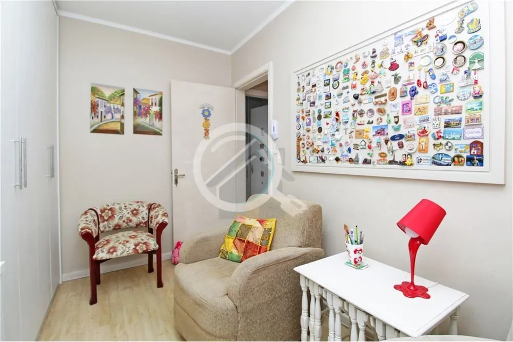 Imagem Venha conhecer este incrível apartamento semimobiliado, arejado e com ventilação natural! São tr...