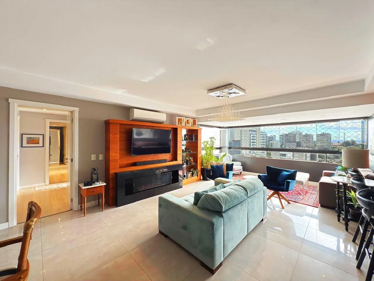 Imagem Apartamento de 3 suítes com 3 vagas, 136 m2 próximo ao Shopping Iguatemi.