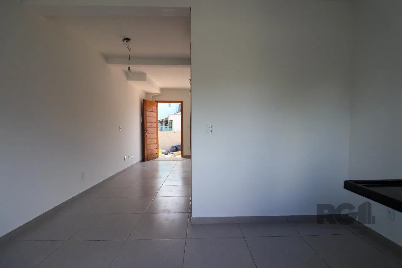 Imagem CASA ESTILO SOBRADO COM 2 QUARTOS E PÁTIO, À VENDA NO BAIRRO VILA NOVA, EM PORTO ALEGRE/RS