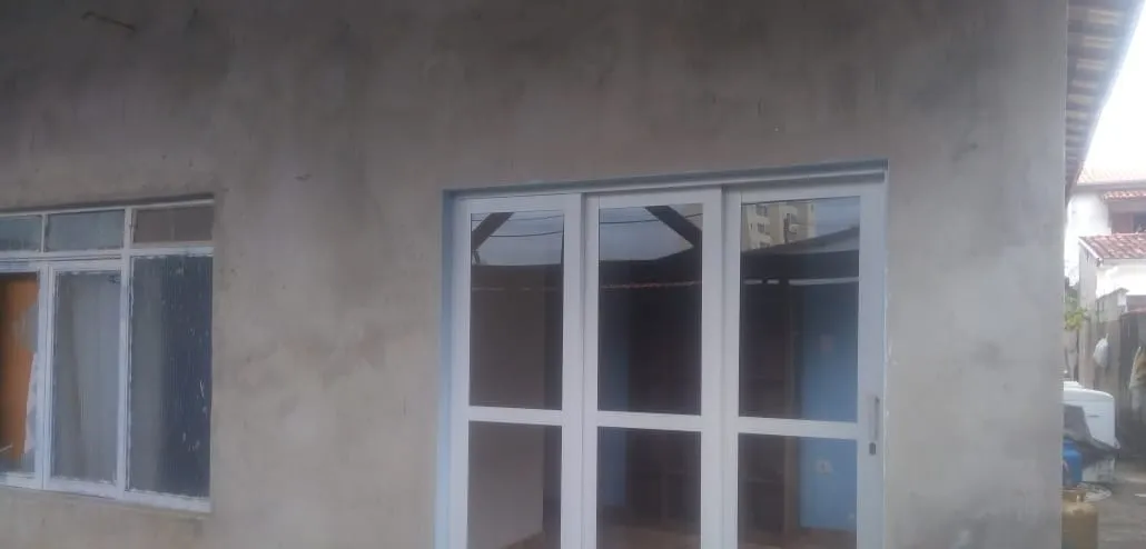 Imagem Casa à Venda - 2 Quartos, 1 Suíte, 2 Vagas Cobertas, Amplo Quintal e 270m² no Loteamento Residencial Andrade