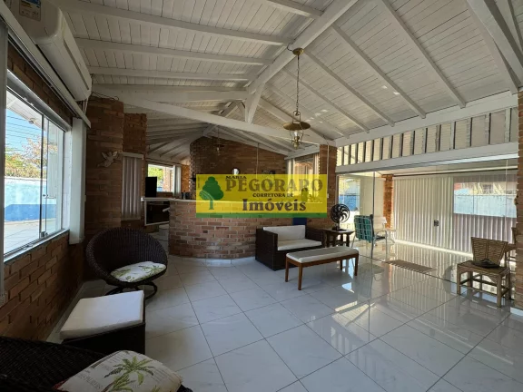 Imagem Maravilhosa Casa à Venda na Martim de Sá - 4 Quartos, 2 Suítes, 3 Salas, 2 Banheiros, 12 Vagas de Garagem, 230 m²!