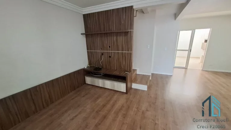 Imagem Sobrado LINDO, 03 quartos c/suíte, sacada, 04 vagas, no Jardim das Américas em Curitiba PR