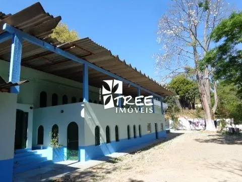 Imagem VENDA DE CHÁCARA NO JARDIM ARUJÁ, EM ARUJÁ/SP, 2.000m² com piscina e terreno de 6.000m², para fins residenciais ou comerciais. CONSULTE-NOS.