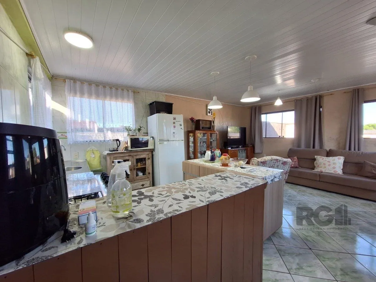 Imagem Casa com 3 dormitórios, suíte, lareira, Jardim Algarve em Alvorada - RS.