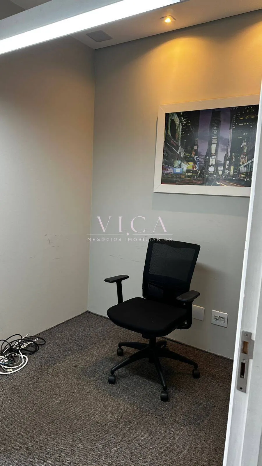 Imagem Sala mobiliada 61m² para venda por R$ 620.000,00 - Alphaville/SP