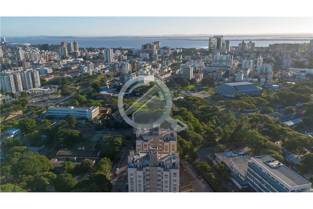 Imagem Descubra Seu Refúgio Urbano Perfeito! Imagine viver em uma cobertura que combina conforto, espaço ...