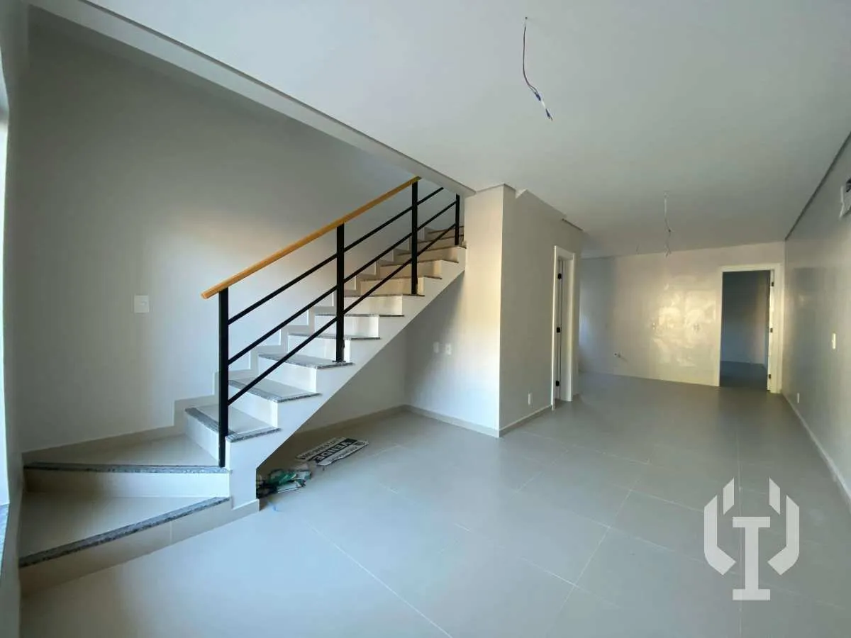 Imagem Sobrado Novo à Venda no Centro de Porto Belo - 3 Suítes