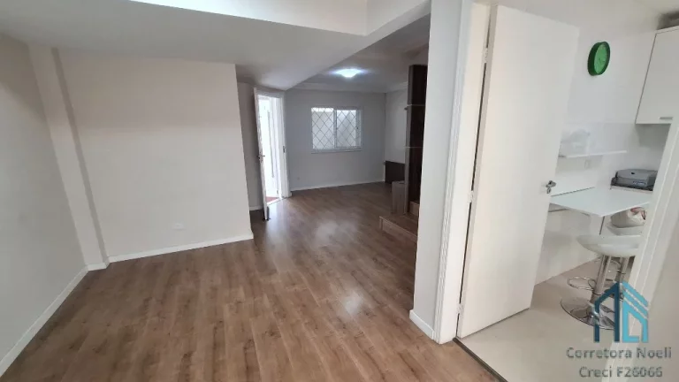 Imagem Sobrado LINDO, 03 quartos c/suíte, sacada, 04 vagas, no Jardim das Américas em Curitiba PR