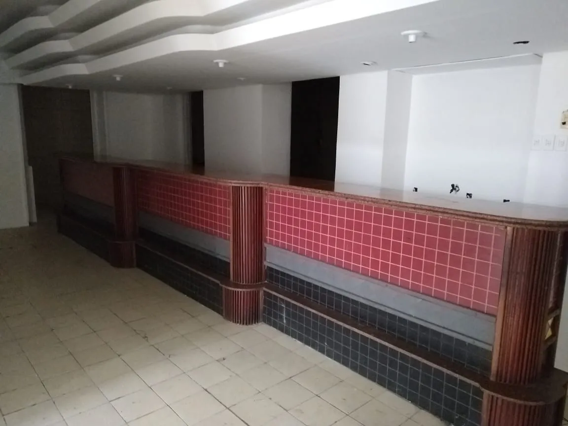 Imagem Prédio comercial bem localizado, composto por duas amplas lojas, cada uma com aproximadamente 200 m...