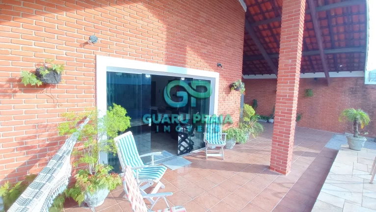 Imagem Casa com piscina em rua fechada